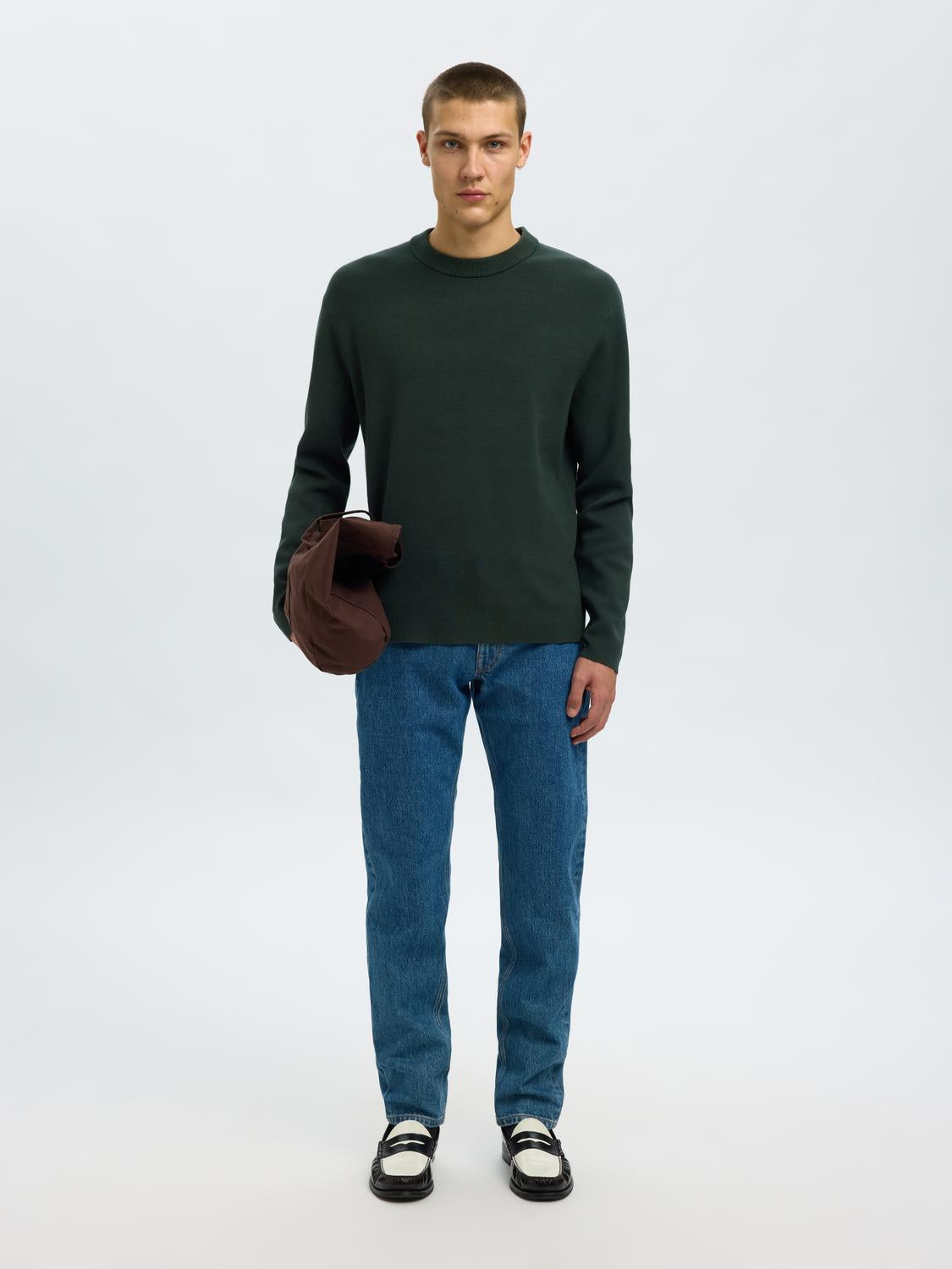 model_shot-front_full